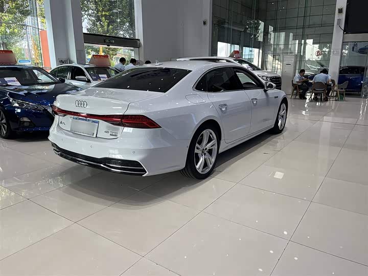 Фото 13 - Audi A7L