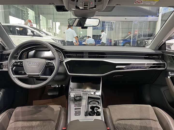 Фото 15 - Audi A7L