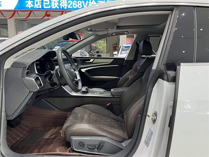 Фото 17 - Audi A7L