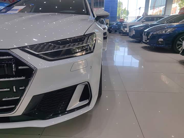 Фото 3 - Audi A7L