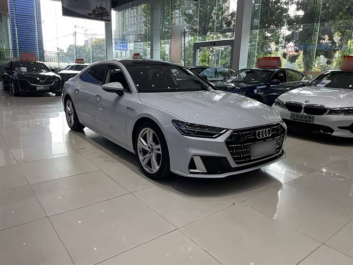 Фото 8 - Audi A7L