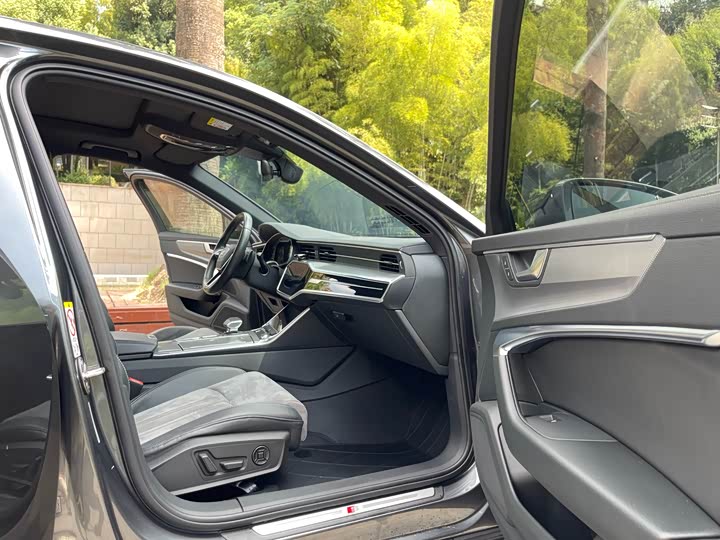 Фото 10 - Audi A6L