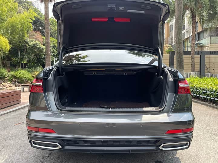 Фото 13 - Audi A6L