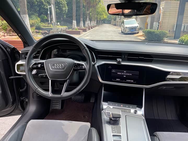 Фото 5 - Audi A6L
