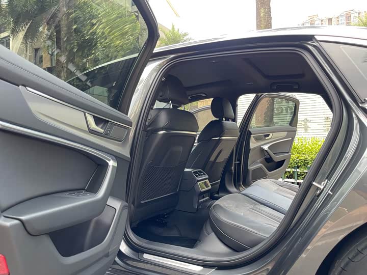 Фото 9 - Audi A6L