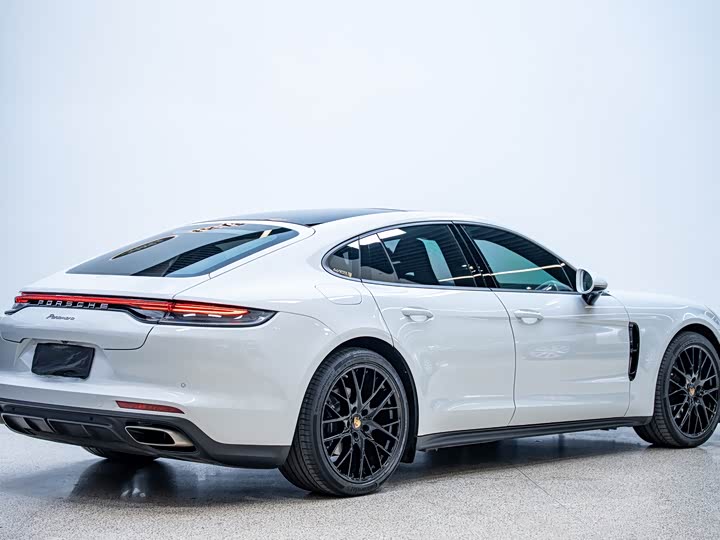 Фото 16 - Porsche Panamera