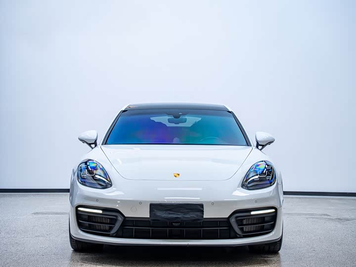 Фото 2 - Porsche Panamera