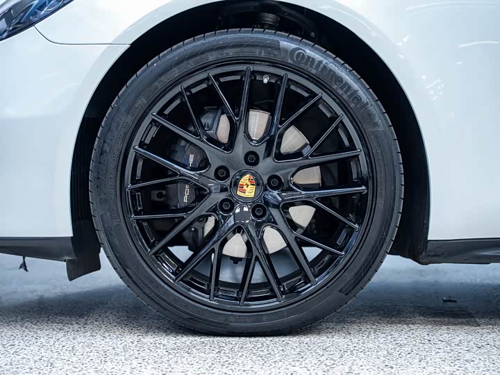 Фото 25 - Porsche Panamera