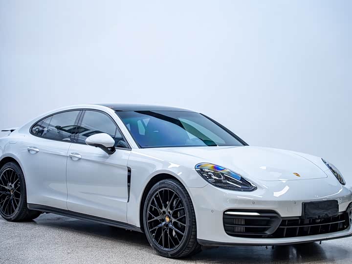 Фото 3 - Porsche Panamera