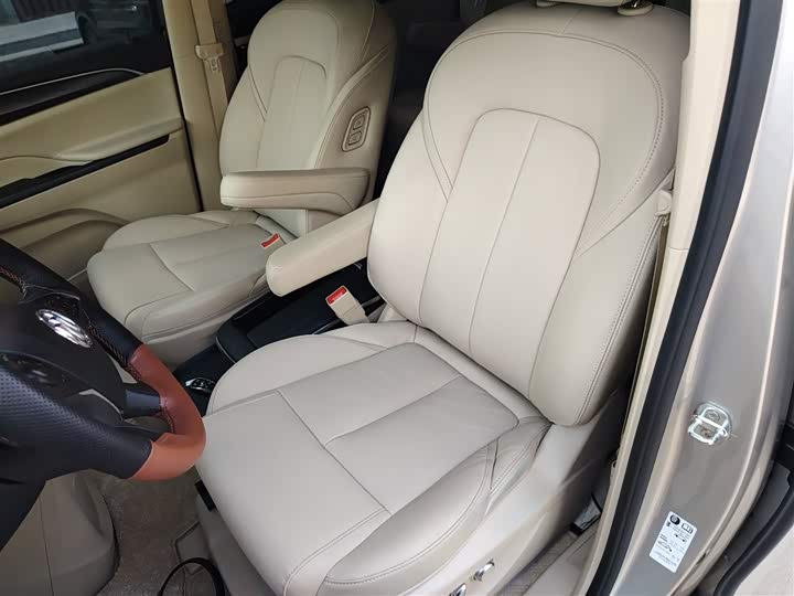 Фото 15 - Buick GL8 ES