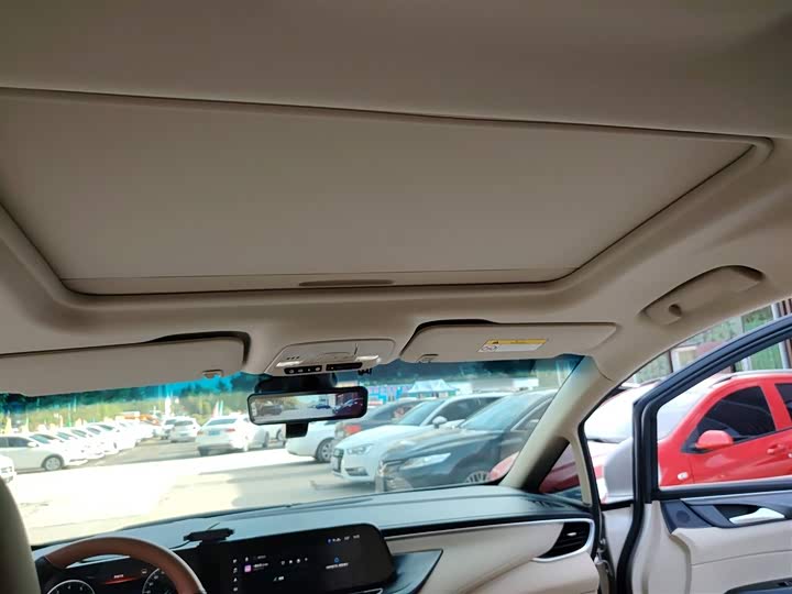 Фото 18 - Buick GL8 ES