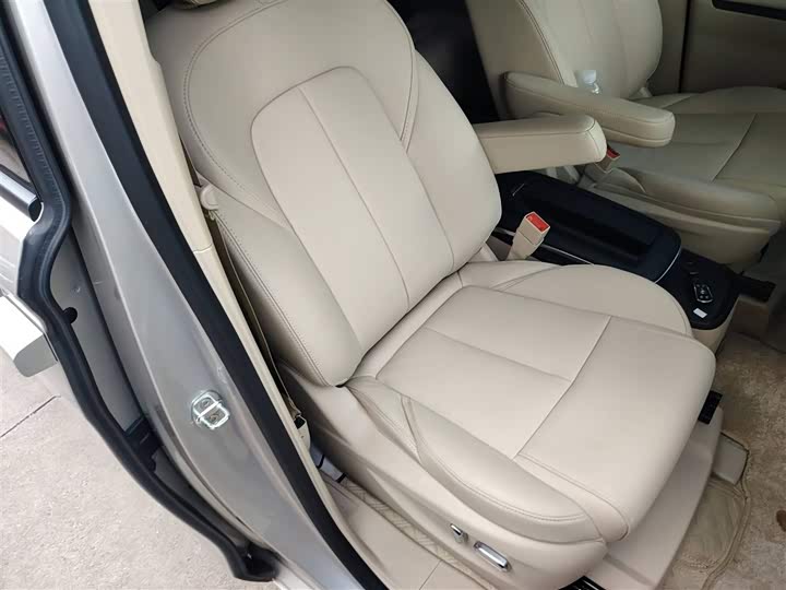 Фото 25 - Buick GL8 ES