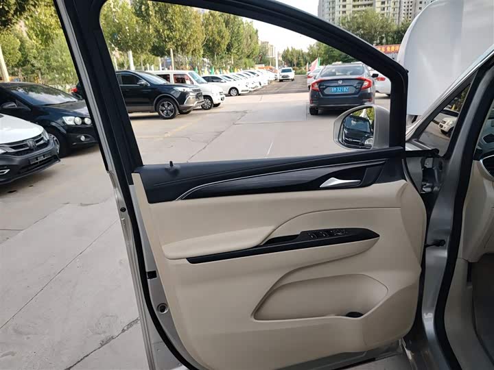 Фото 28 - Buick GL8 ES