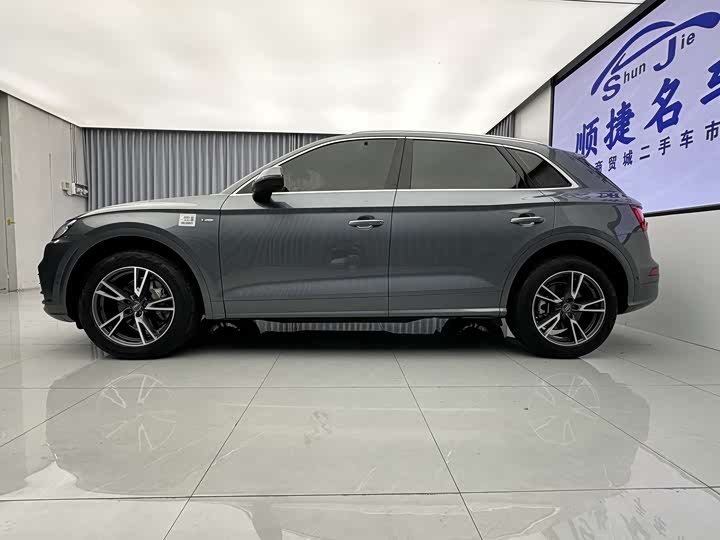 Фото 13 - Audi Q5L