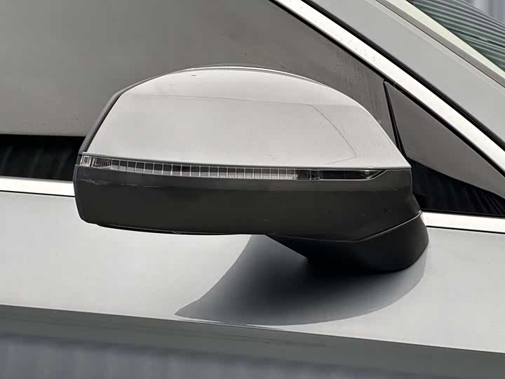 Фото 14 - Audi Q5L