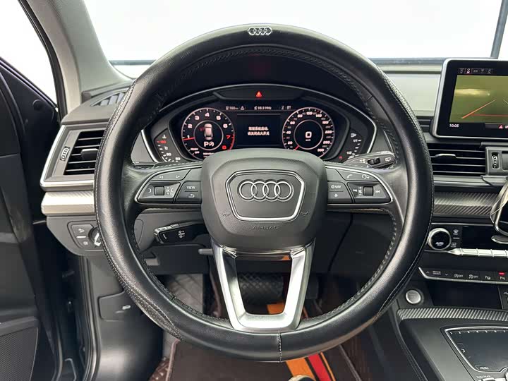 Фото 18 - Audi Q5L