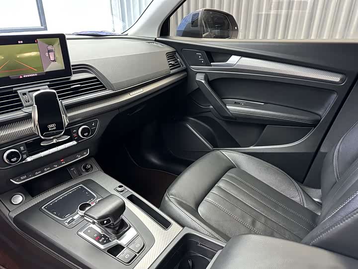 Фото 23 - Audi Q5L