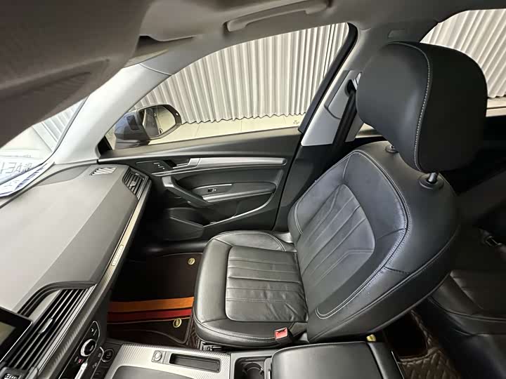 Фото 24 - Audi Q5L