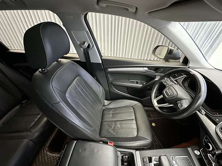 Фото 25 - Audi Q5L