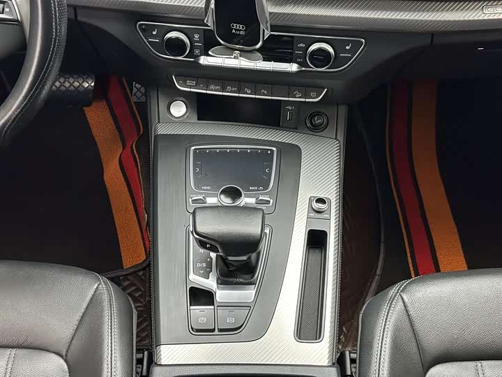 Фото 27 - Audi Q5L