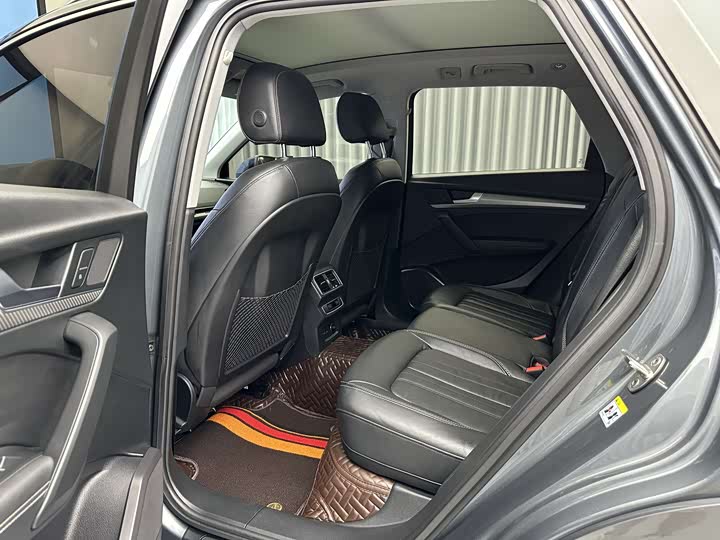 Фото 32 - Audi Q5L