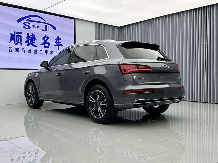 Фото 34 - Audi Q5L