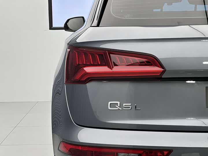 Фото 36 - Audi Q5L