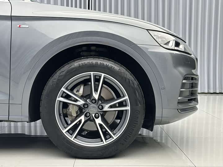 Фото 6 - Audi Q5L