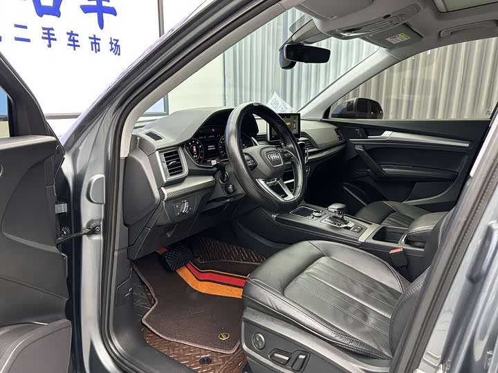 Фото 9 - Audi Q5L