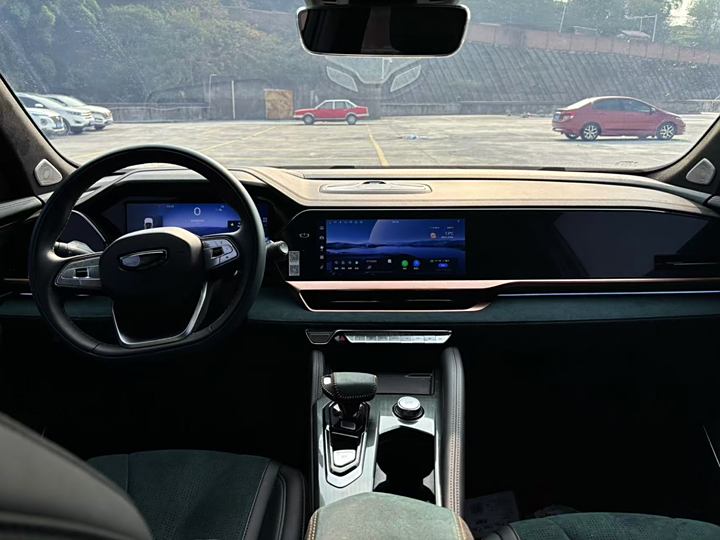 Фото 6 - Geely Monjaro