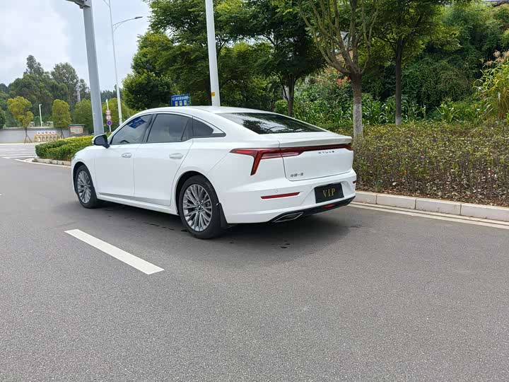 Фото 10 - Bestune B70