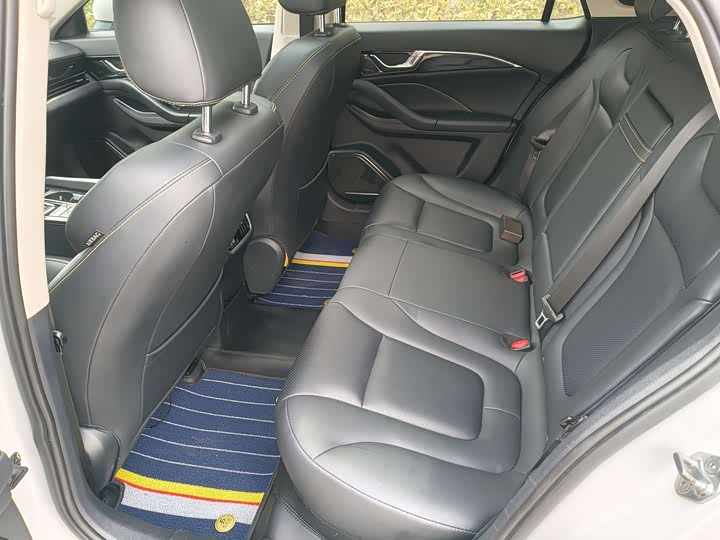 Фото 6 - Bestune B70