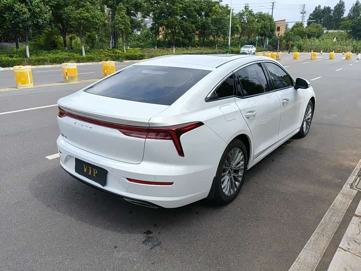 Фото 8 - Bestune B70