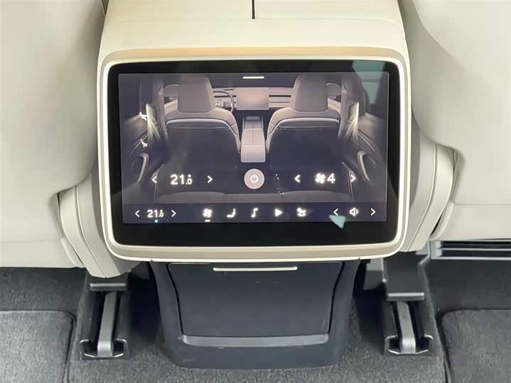 Фото 15 - Nio Onvo L60