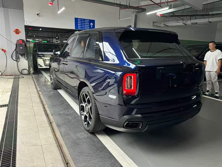 Фото 11 - Rolls-Royce Cullinan