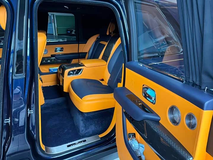 Фото 6 - Rolls-Royce Cullinan