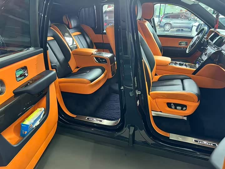 Фото 9 - Rolls-Royce Cullinan