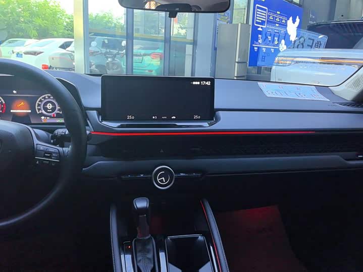 Фото 13 - Honda Accord