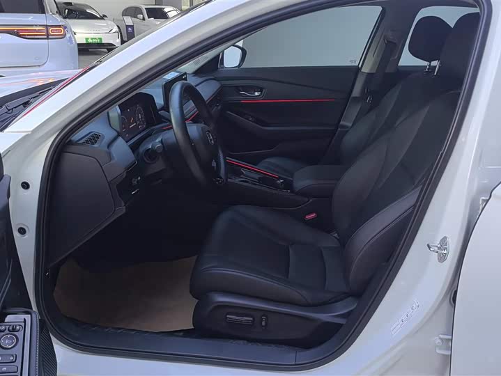 Фото 9 - Honda Accord