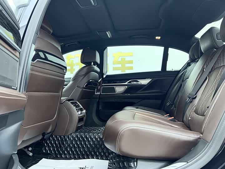 Фото 10 - BMW 7 Series