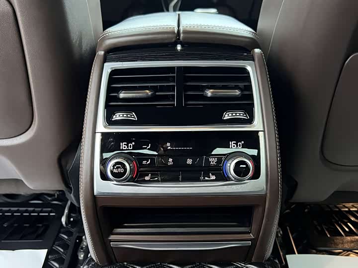 Фото 13 - BMW 7 Series