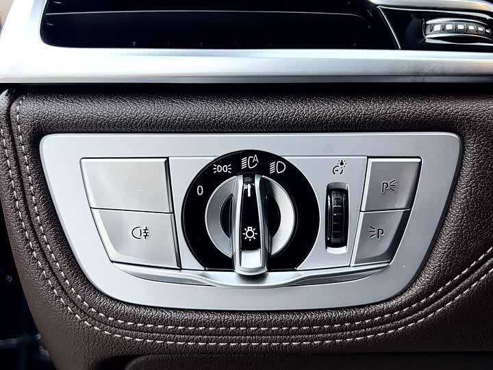 Фото 14 - BMW 7 Series