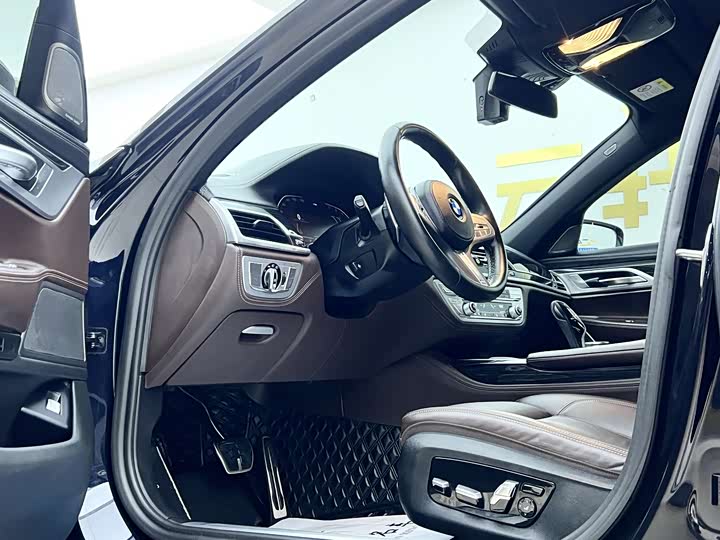 Фото 6 - BMW 7 Series