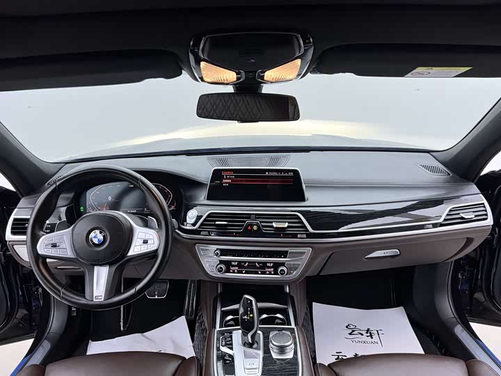Фото 9 - BMW 7 Series