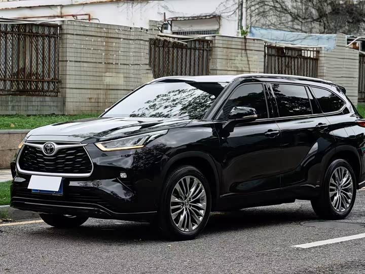 Photo 2 - Toyota Highlander