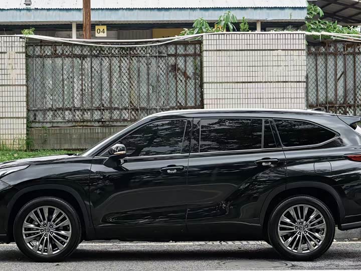 Photo 3 - Toyota Highlander