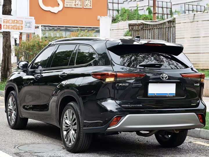 Photo 4 - Toyota Highlander