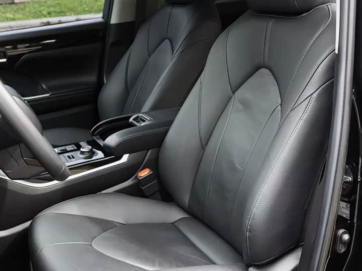 Photo 7 - Toyota Highlander