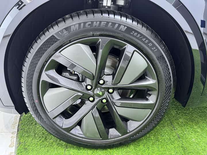 Фото 20 - LiXiang L9