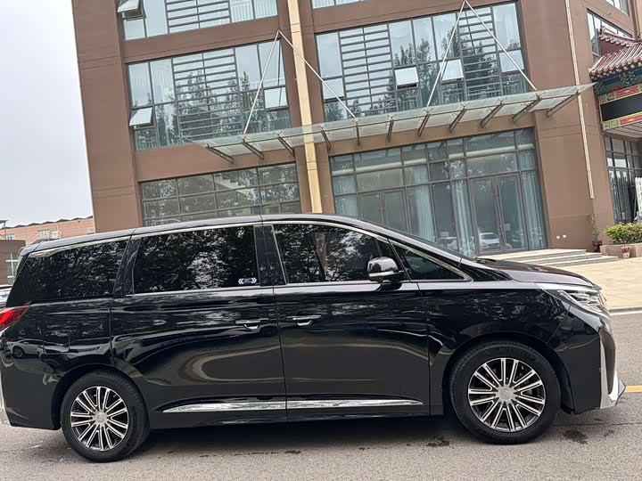 Фото 3 - GAC Trumpchi M8